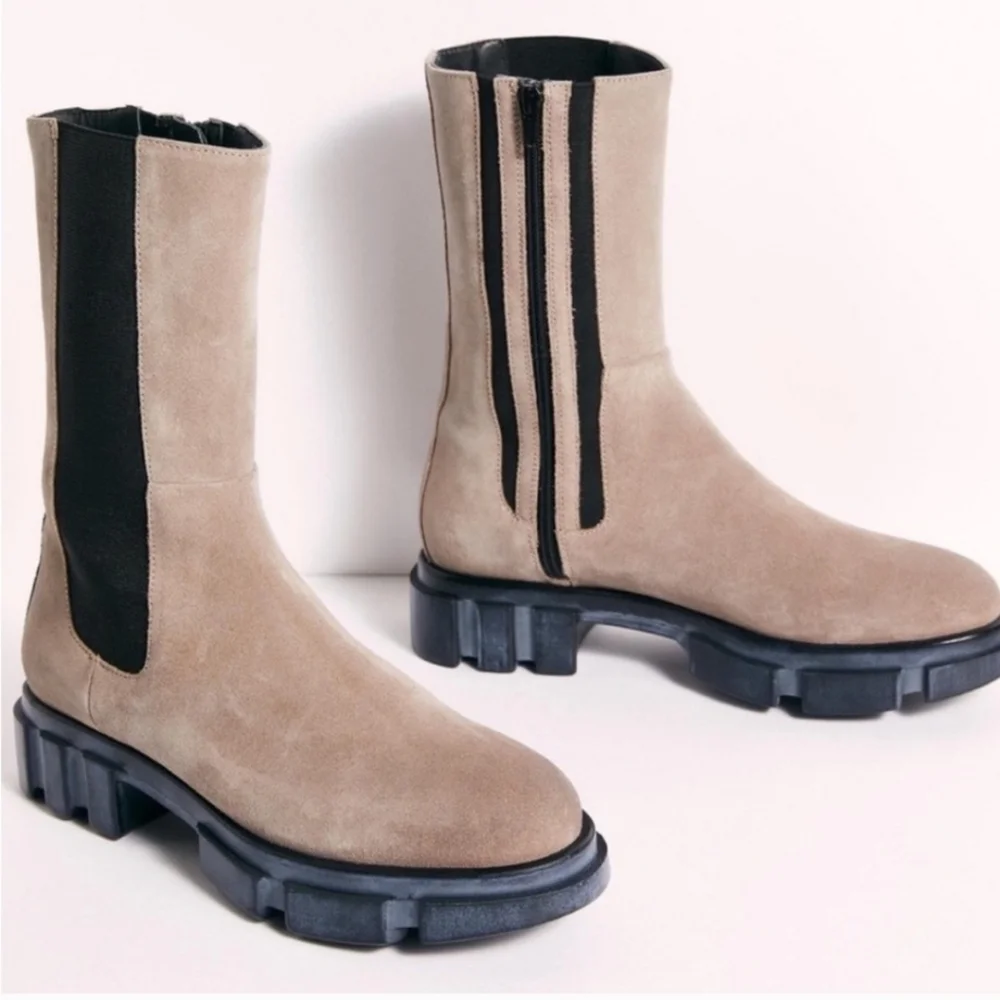 Free People Brooks Lug Chelsea Boots. Size 39 - US 9, NIB - Picture 2 of 16